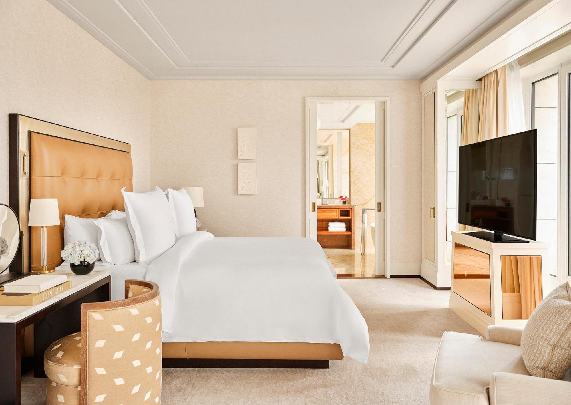 Four Seasons Hotel Madrid Exterior photo
